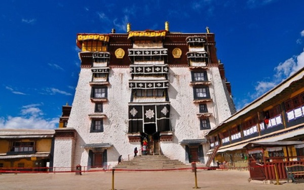 potala palace du lich trung quoc tay tang 3 - Cung điện POTALA  - tòa thành cổ kính đặc sắc của Tây Tạng