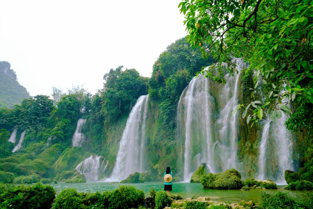 8 du lich cao bang 1024x683 - Tour trọn gói Hồ Ba Bể - Thác Bản Giốc - Động Ngườm Ngao - Suối Lê Nin