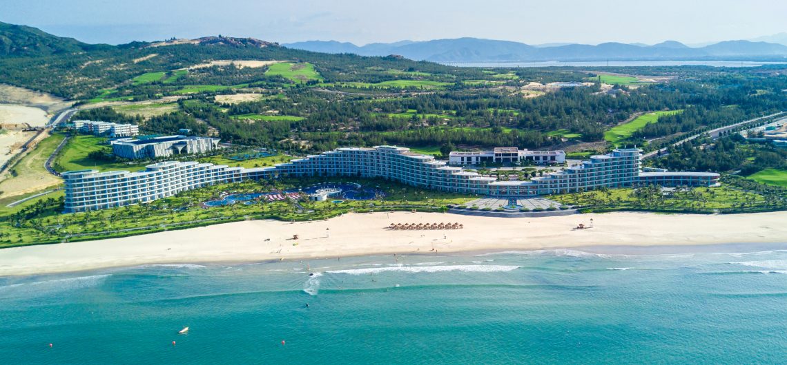 Bờ biển riêng tại FLC Quy Nhơn Resort - "Maldives Việt Nam"